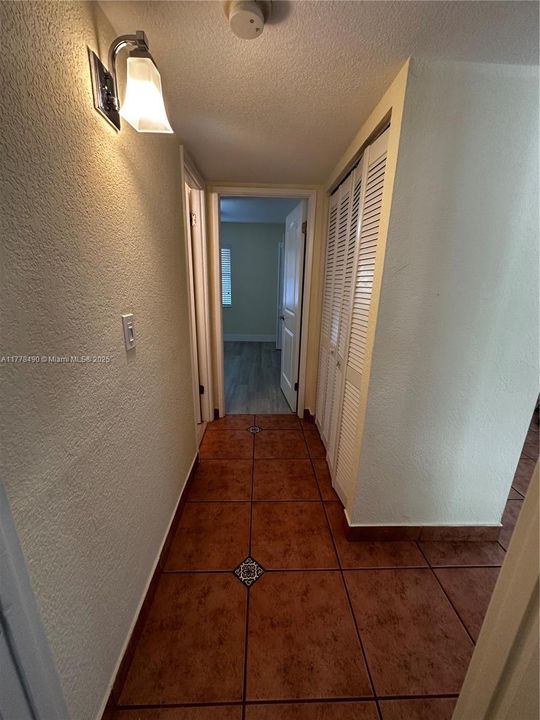 For Rent: $2,300 (2 beds, 2 baths, 986 Square Feet)