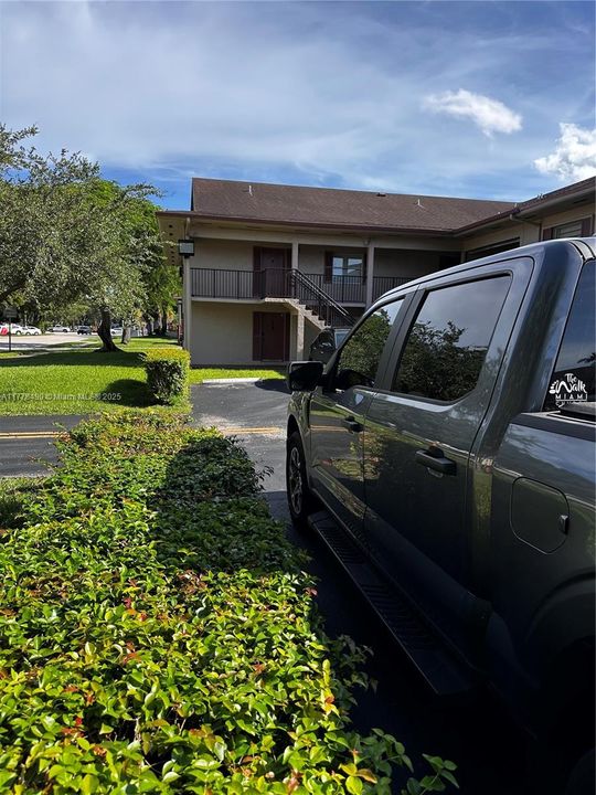 For Rent: $2,300 (2 beds, 2 baths, 986 Square Feet)