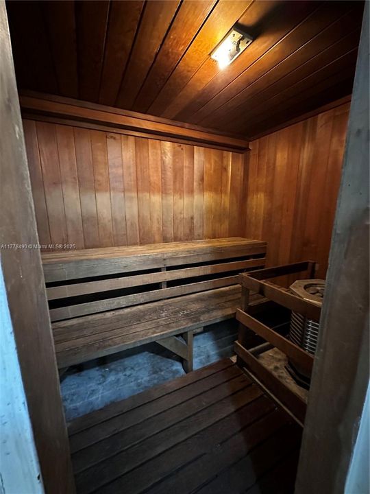 For Rent: $2,300 (2 beds, 2 baths, 986 Square Feet)