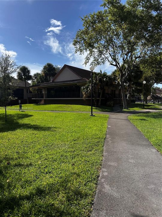 For Rent: $2,300 (2 beds, 2 baths, 986 Square Feet)