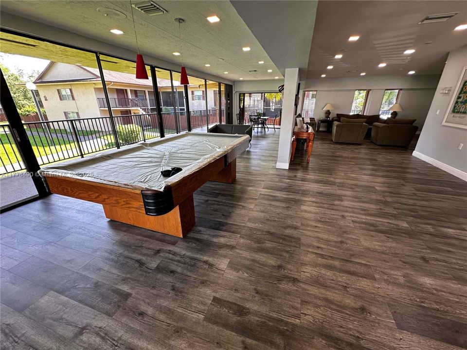 For Rent: $2,300 (2 beds, 2 baths, 986 Square Feet)