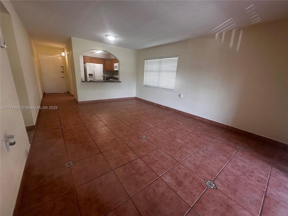 For Rent: $2,300 (2 beds, 2 baths, 986 Square Feet)