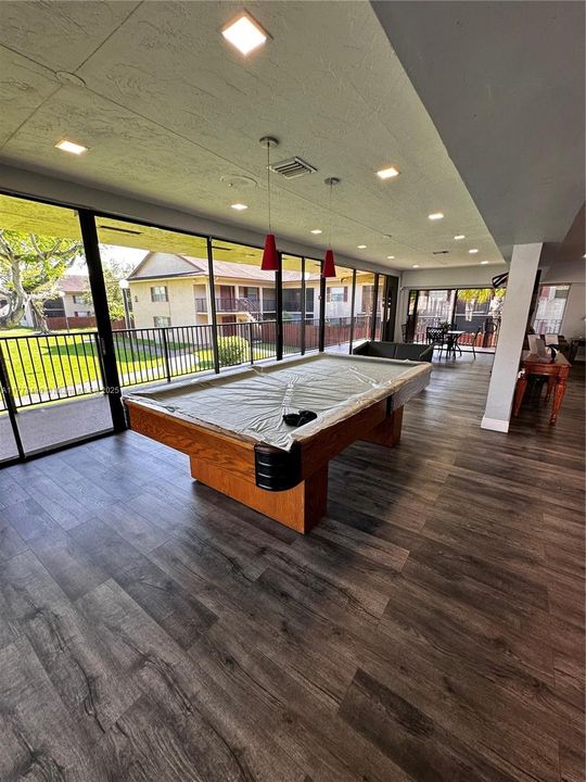 For Rent: $2,300 (2 beds, 2 baths, 986 Square Feet)