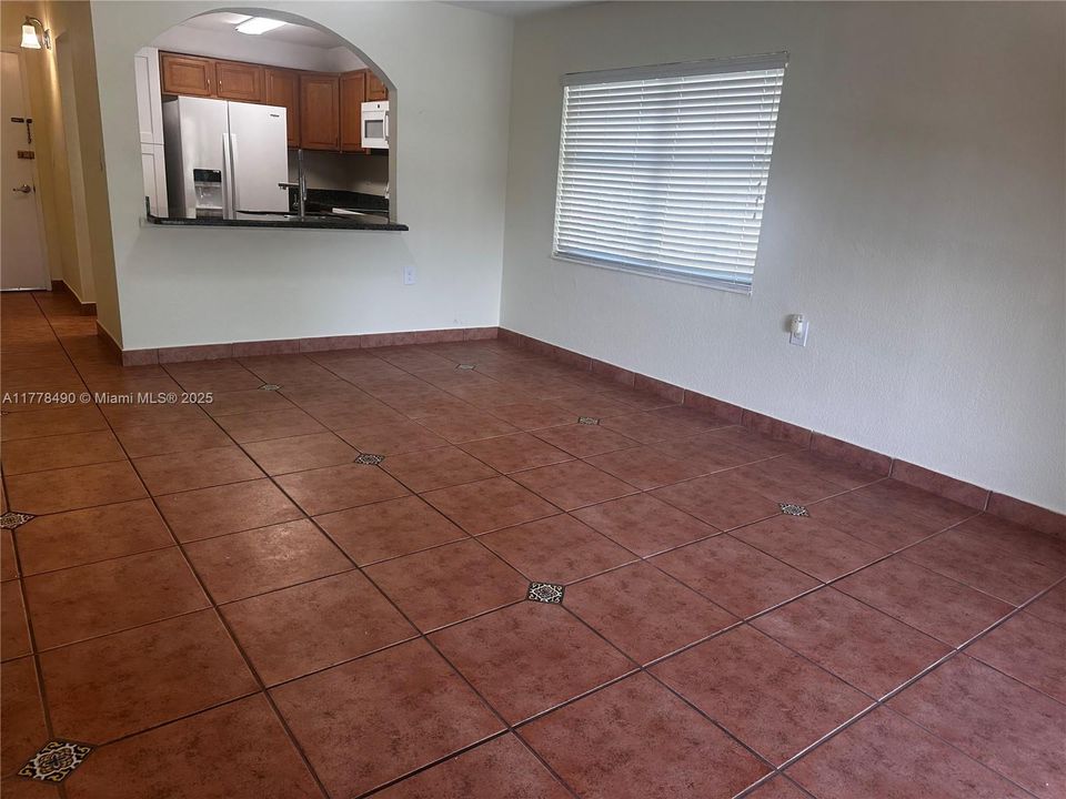 For Rent: $2,300 (2 beds, 2 baths, 986 Square Feet)