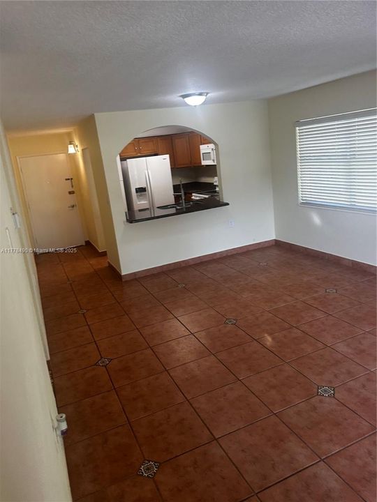 For Rent: $2,300 (2 beds, 2 baths, 986 Square Feet)