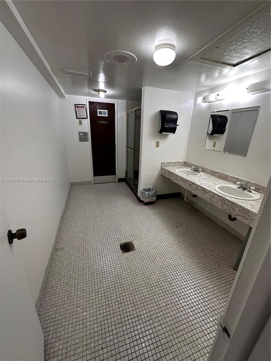 For Rent: $2,300 (2 beds, 2 baths, 986 Square Feet)