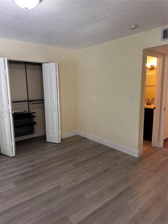 For Rent: $2,300 (2 beds, 2 baths, 986 Square Feet)