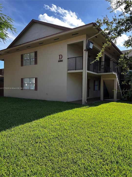 For Rent: $2,300 (2 beds, 2 baths, 986 Square Feet)