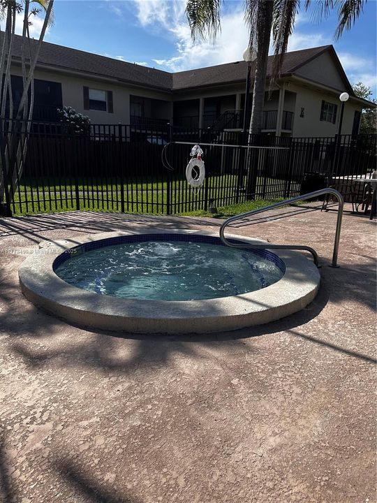 For Rent: $2,300 (2 beds, 2 baths, 986 Square Feet)