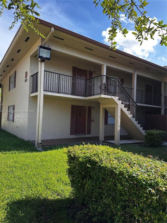 For Rent: $2,300 (2 beds, 2 baths, 986 Square Feet)