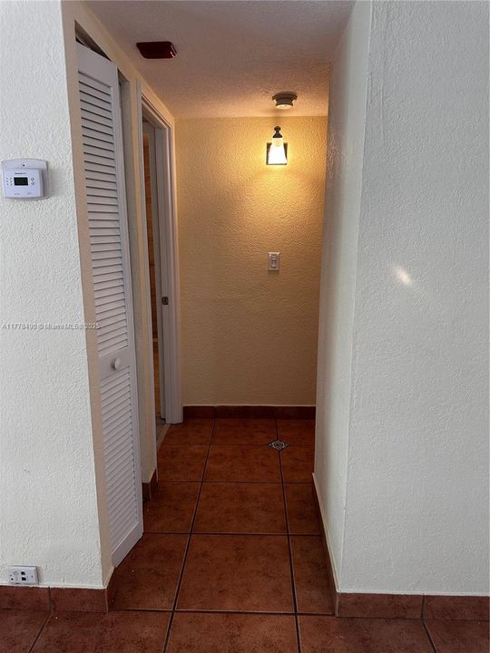 For Rent: $2,300 (2 beds, 2 baths, 986 Square Feet)