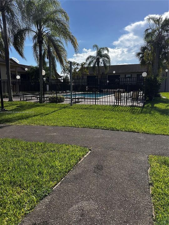 For Rent: $2,300 (2 beds, 2 baths, 986 Square Feet)