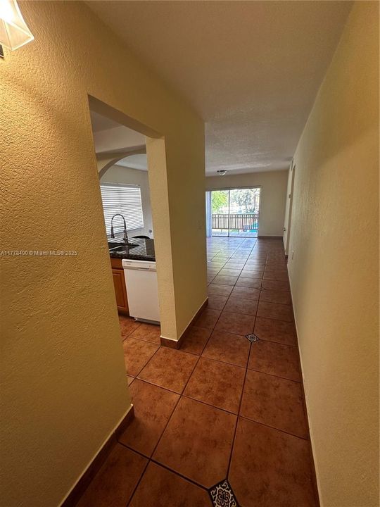For Rent: $2,300 (2 beds, 2 baths, 986 Square Feet)