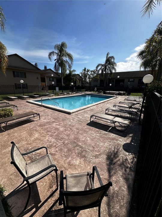 For Rent: $2,300 (2 beds, 2 baths, 986 Square Feet)