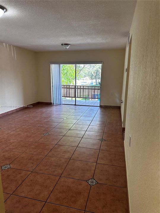 For Rent: $2,300 (2 beds, 2 baths, 986 Square Feet)