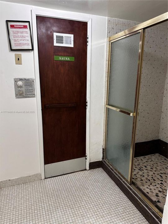 For Rent: $2,300 (2 beds, 2 baths, 986 Square Feet)