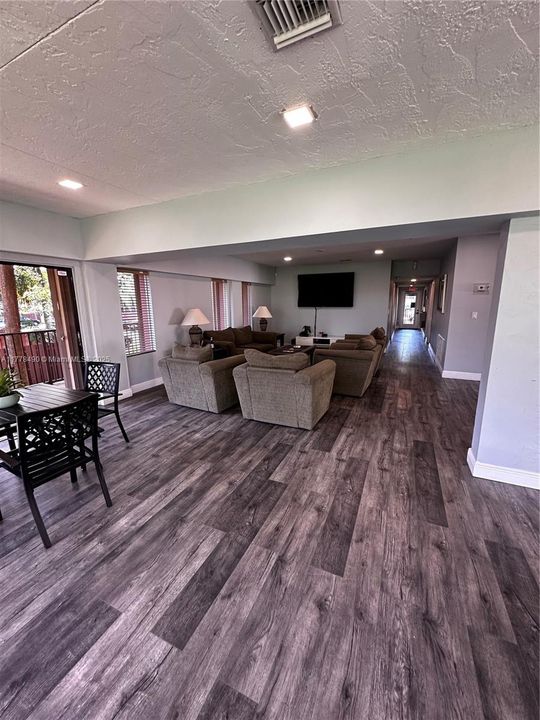 For Rent: $2,300 (2 beds, 2 baths, 986 Square Feet)