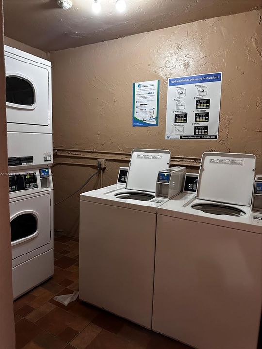 For Rent: $2,300 (2 beds, 2 baths, 986 Square Feet)