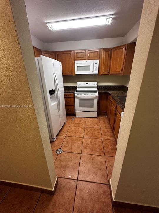 For Rent: $2,300 (2 beds, 2 baths, 986 Square Feet)