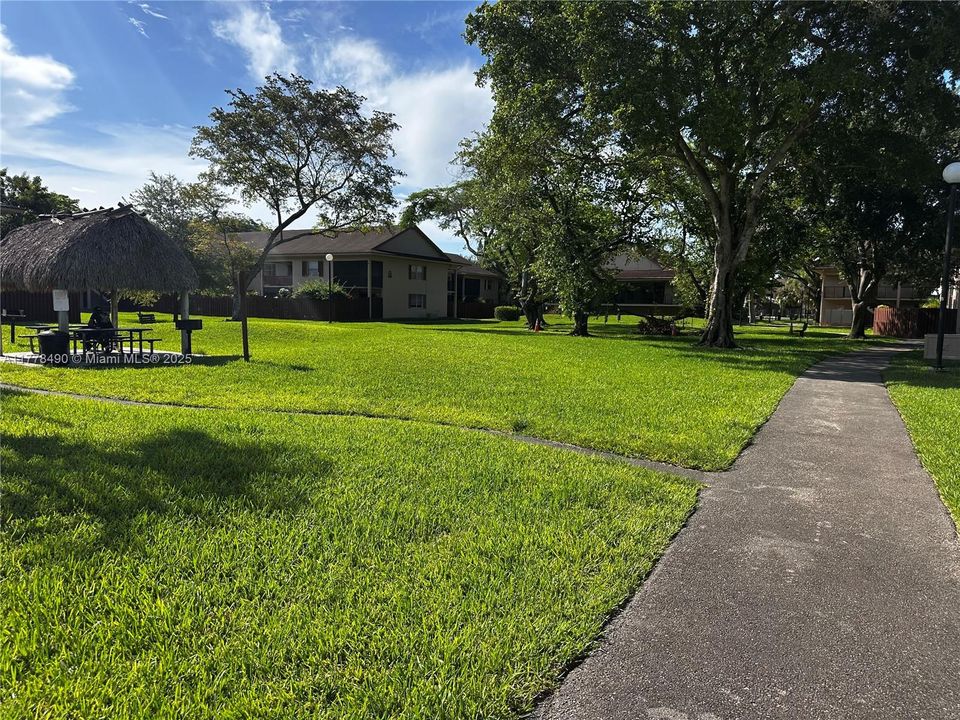 For Rent: $2,300 (2 beds, 2 baths, 986 Square Feet)