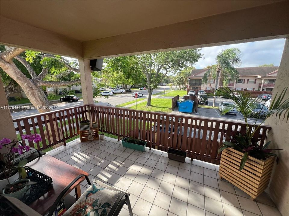 For Rent: $2,300 (2 beds, 2 baths, 986 Square Feet)