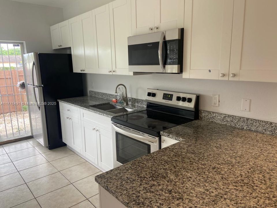 Recently Rented: $2,400 (3 beds, 2 baths, 1160 Square Feet)