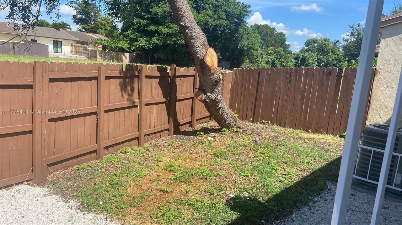 Recently Rented: $2,400 (3 beds, 2 baths, 1160 Square Feet)