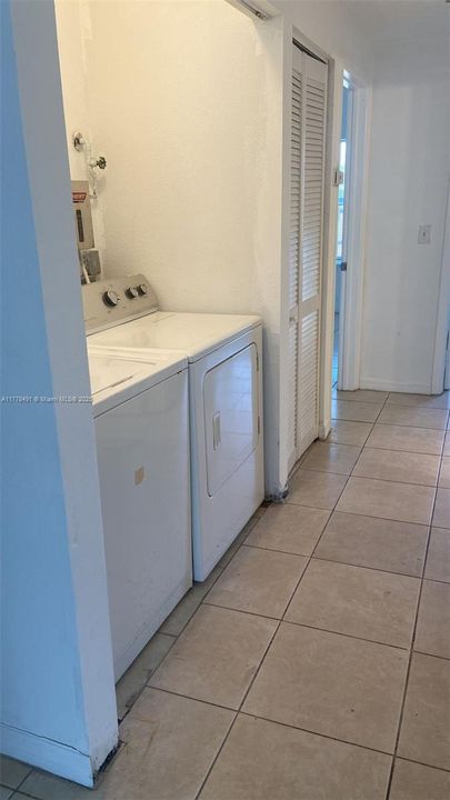 Recently Rented: $2,400 (3 beds, 2 baths, 1160 Square Feet)