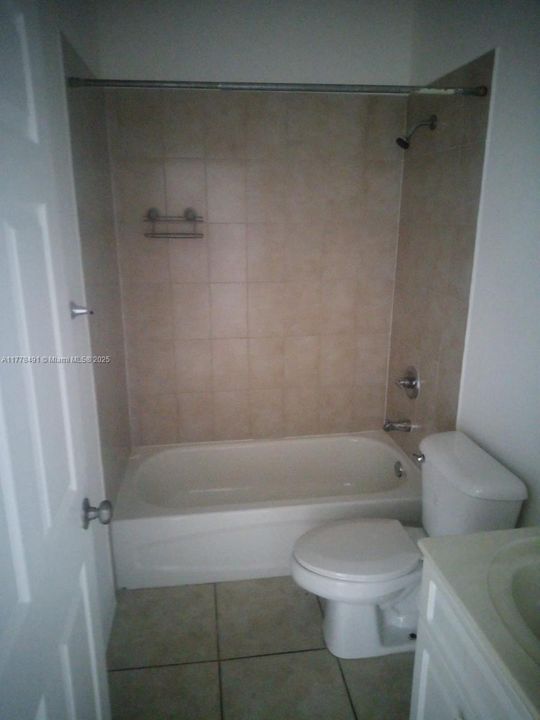 Recently Rented: $2,400 (3 beds, 2 baths, 1160 Square Feet)