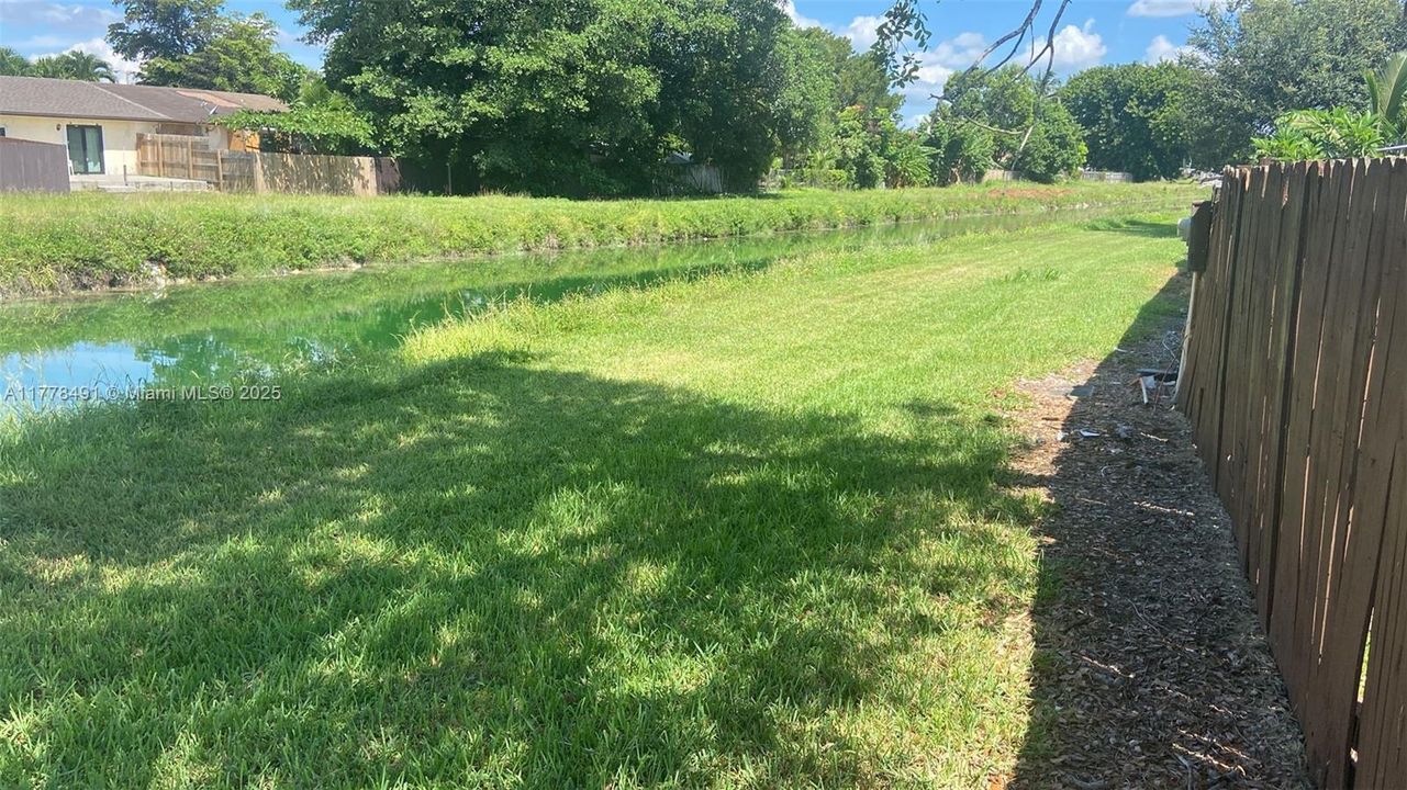 Recently Rented: $2,400 (3 beds, 2 baths, 1160 Square Feet)