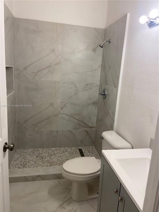 Recently Rented: $2,400 (3 beds, 2 baths, 1160 Square Feet)