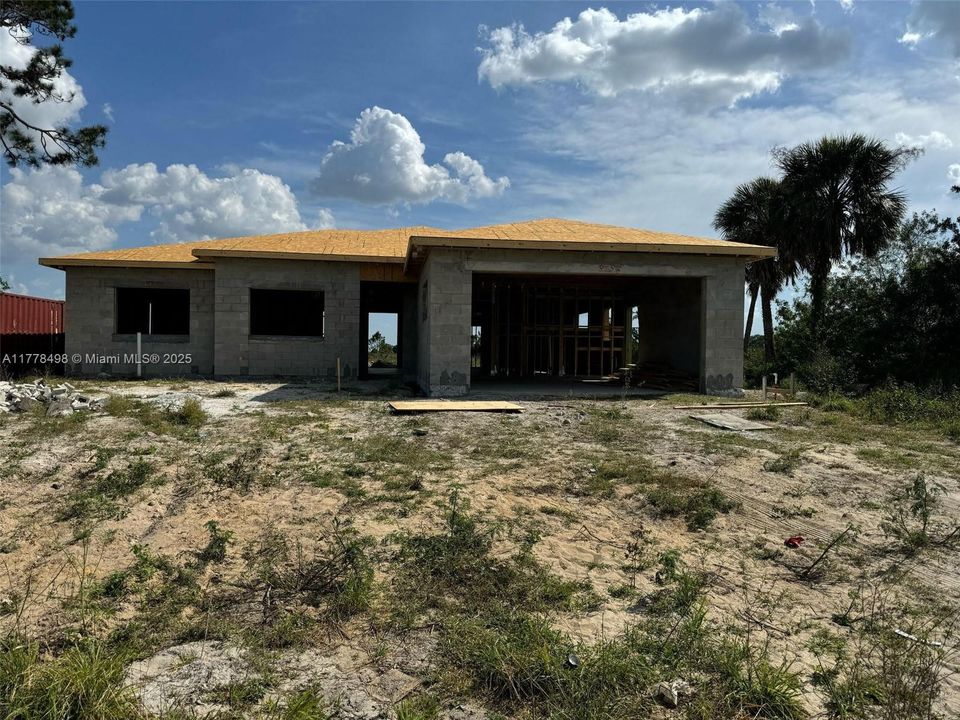 待售: $355,000 (4 贝兹, 2 浴室, 0 平方英尺)