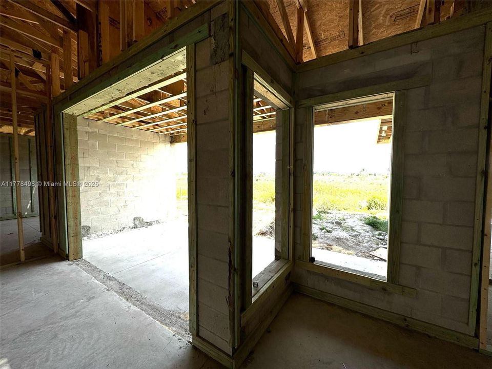 待售: $355,000 (4 贝兹, 2 浴室, 0 平方英尺)