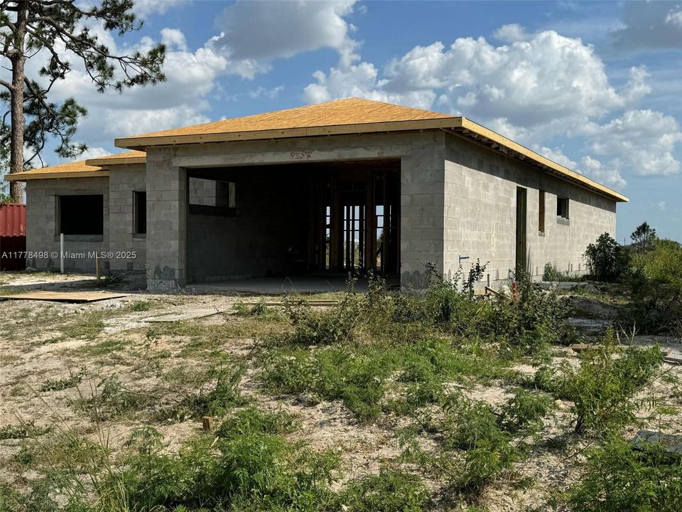 待售: $355,000 (4 贝兹, 2 浴室, 0 平方英尺)