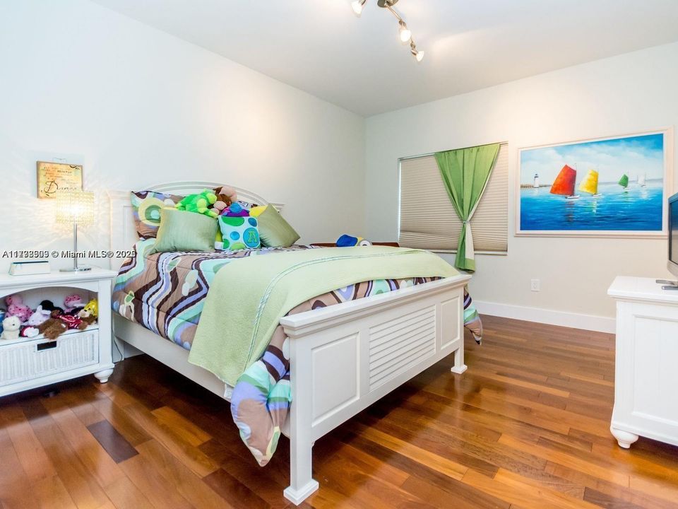 Recently Rented: $4,700 (3 beds, 2 baths, 2020 Square Feet)