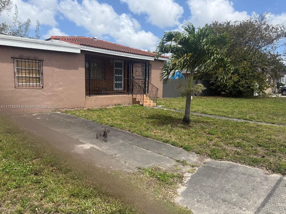 Недавно продано: $399,000 (2 спален, 1 ванн, 1428 Квадратных фут)