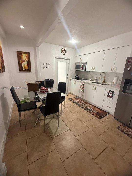 Недавно продано: $399,000 (2 спален, 1 ванн, 1428 Квадратных фут)