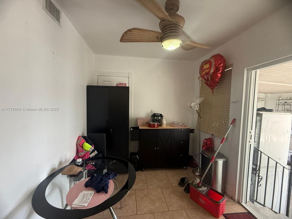 Недавно продано: $399,000 (2 спален, 1 ванн, 1428 Квадратных фут)