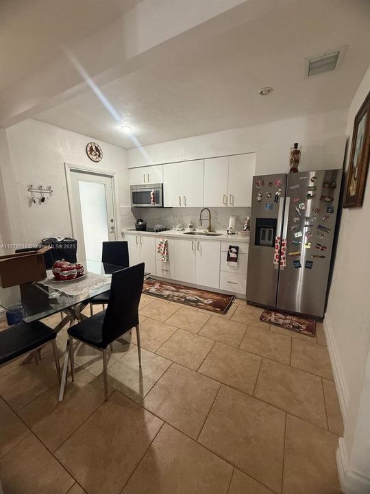 Недавно продано: $399,000 (2 спален, 1 ванн, 1428 Квадратных фут)