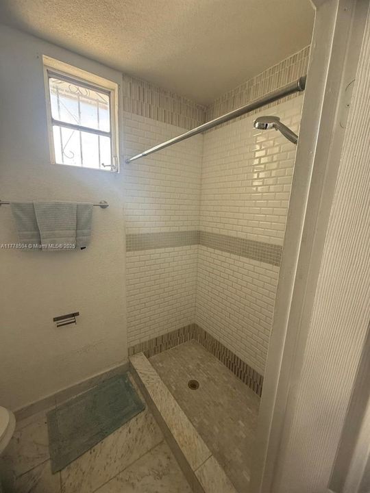 Недавно продано: $399,000 (2 спален, 1 ванн, 1428 Квадратных фут)