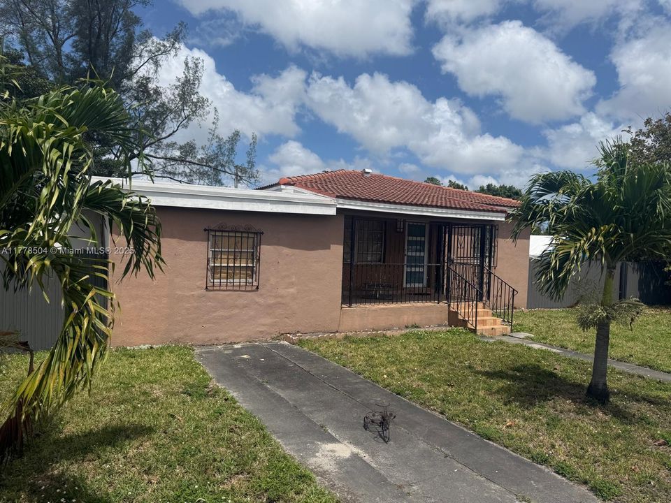 Недавно продано: $399,000 (2 спален, 1 ванн, 1428 Квадратных фут)