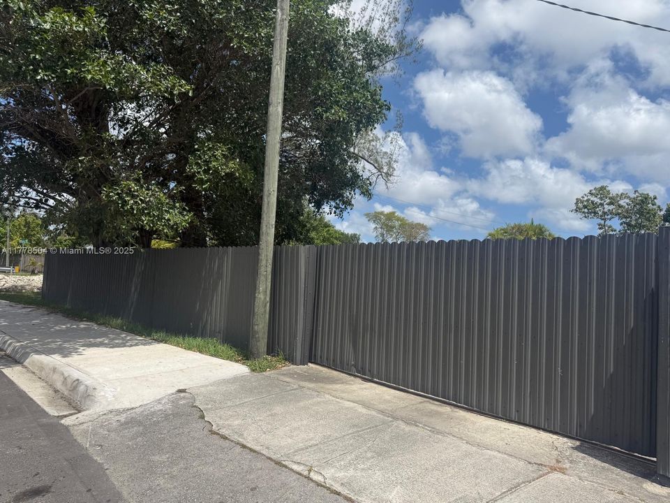 Недавно продано: $399,000 (2 спален, 1 ванн, 1428 Квадратных фут)