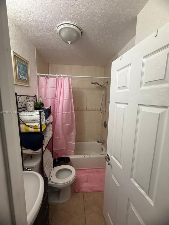 Недавно продано: $399,000 (2 спален, 1 ванн, 1428 Квадратных фут)