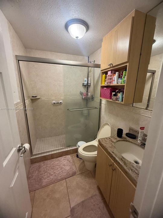 Недавно продано: $399,000 (2 спален, 1 ванн, 1428 Квадратных фут)