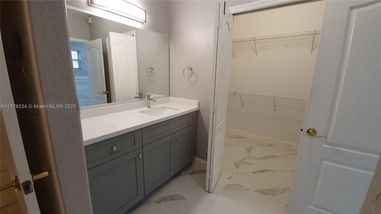 En Venta: $709,800 (3 camas, 2 baños, 1913 Pies cuadrados)