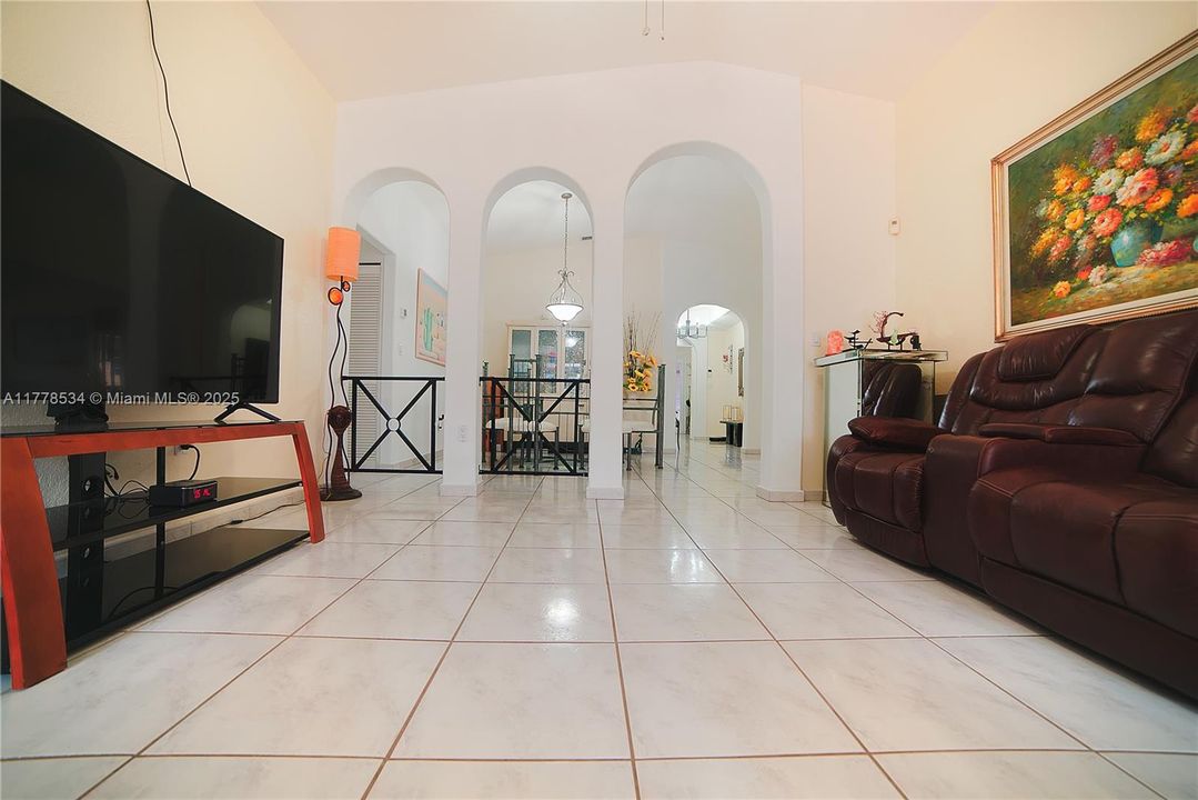 En Venta: $709,800 (3 camas, 2 baños, 1913 Pies cuadrados)