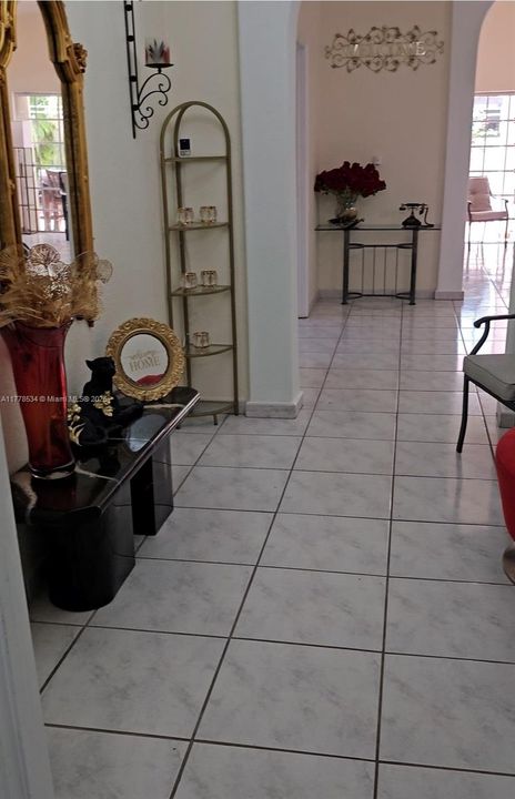 En Venta: $709,800 (3 camas, 2 baños, 1913 Pies cuadrados)