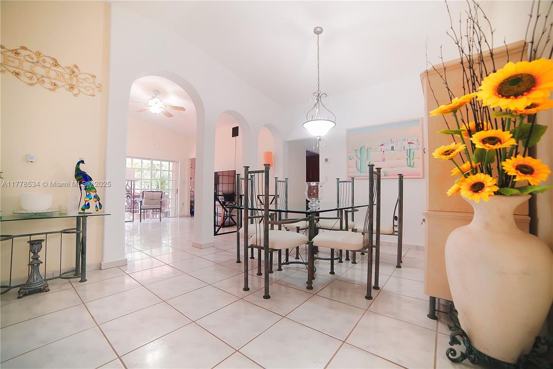 En Venta: $709,800 (3 camas, 2 baños, 1913 Pies cuadrados)