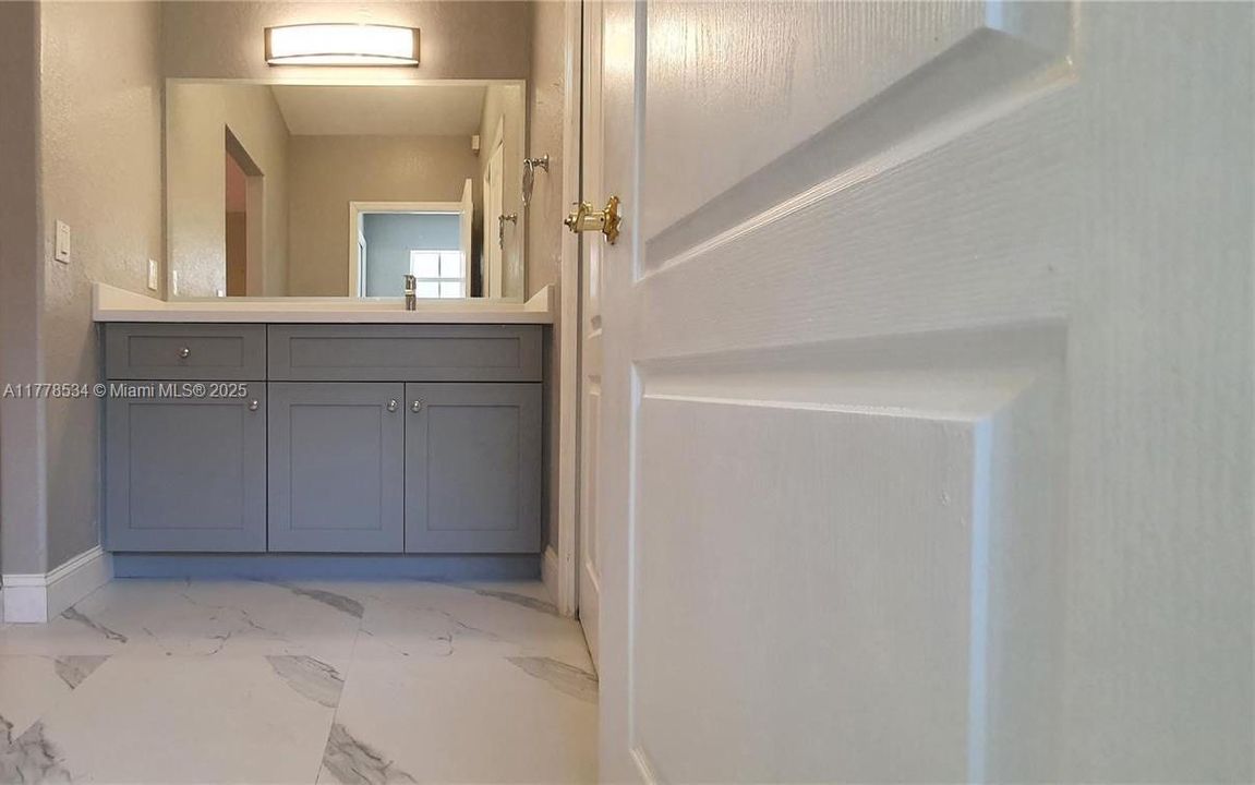 En Venta: $709,800 (3 camas, 2 baños, 1913 Pies cuadrados)