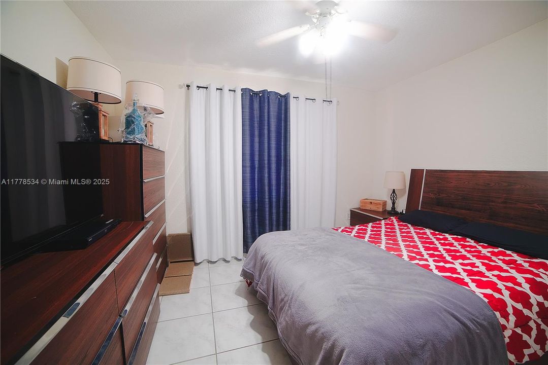 En Venta: $709,800 (3 camas, 2 baños, 1913 Pies cuadrados)